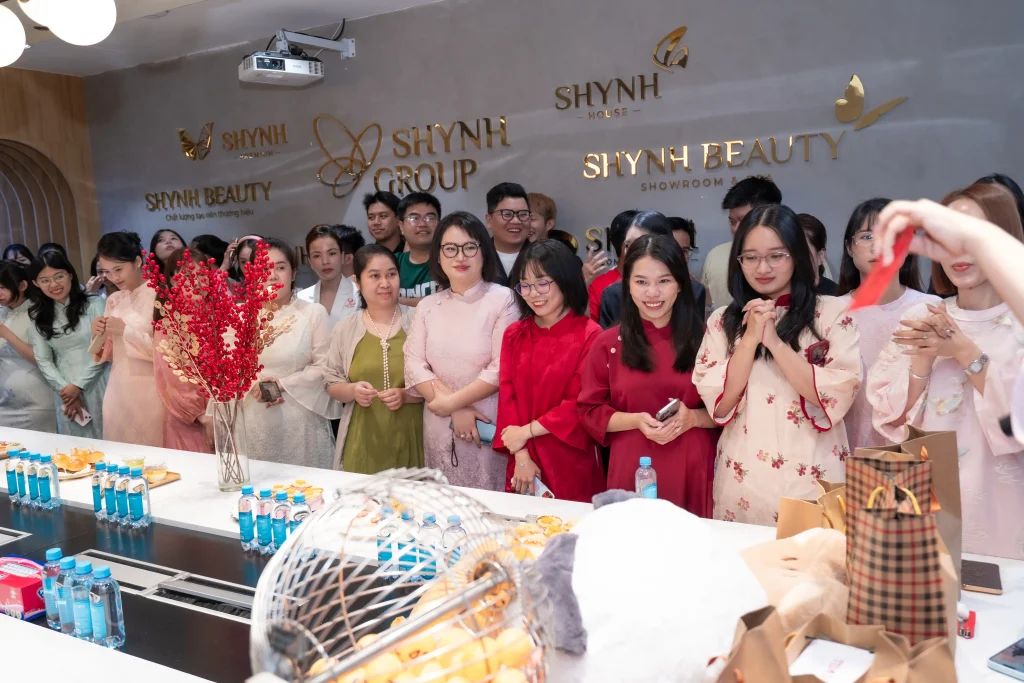 Nhân sự Shynh Group trong hoạt động gắn kết nội bộ