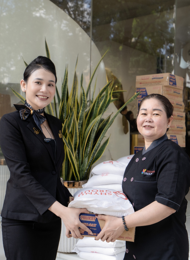 Shynh Premium Lan Toả Yêu Thương Đầu Năm Mới